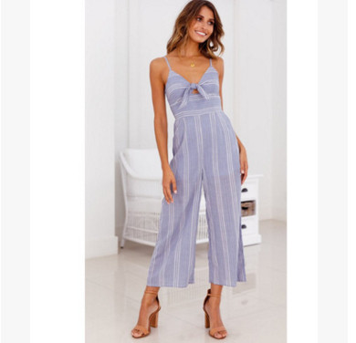 Κομψή καλοκαιρινή ολόσωμη φόρμα  με ντεκολτέ σε σχήμα V σε μπλε χρώμα