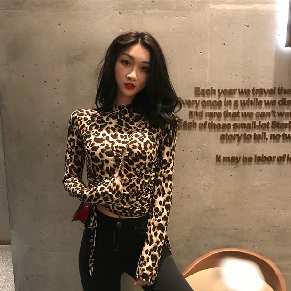 Μοντέρνα γυναικεία μπλούζα 