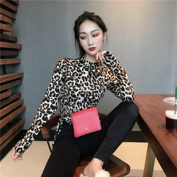 Μοντέρνα γυναικεία μπλούζα 