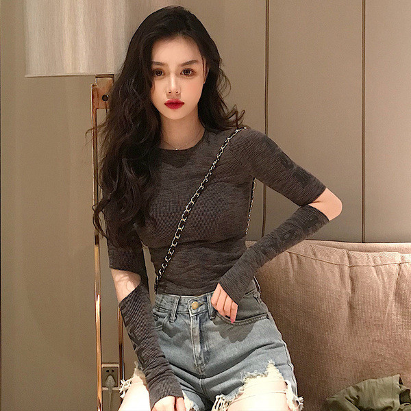 Μοντέρνα γυναικεία μπλούζα με μη τυποποιημένα μανίκια