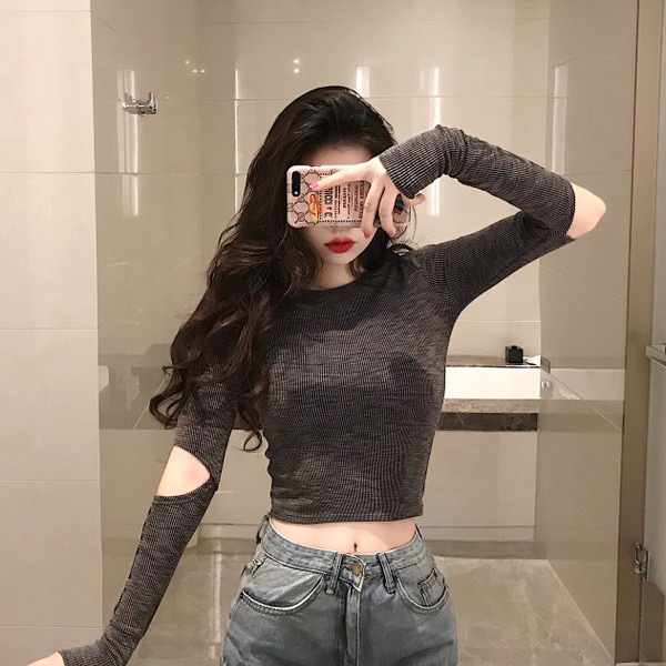 Μοντέρνα γυναικεία μπλούζα με μη τυποποιημένα μανίκια