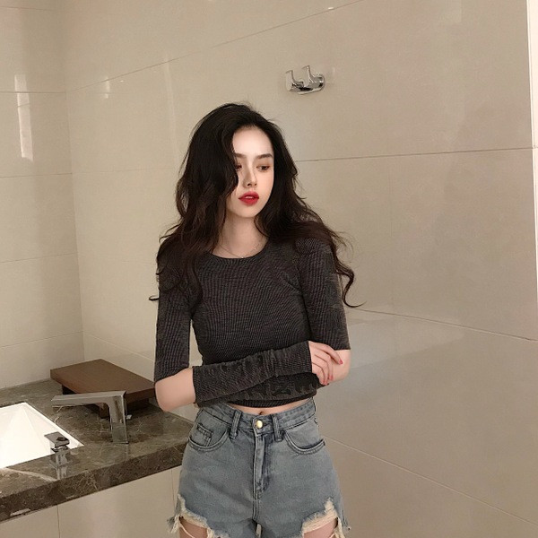 Μοντέρνα γυναικεία μπλούζα με μη τυποποιημένα μανίκια