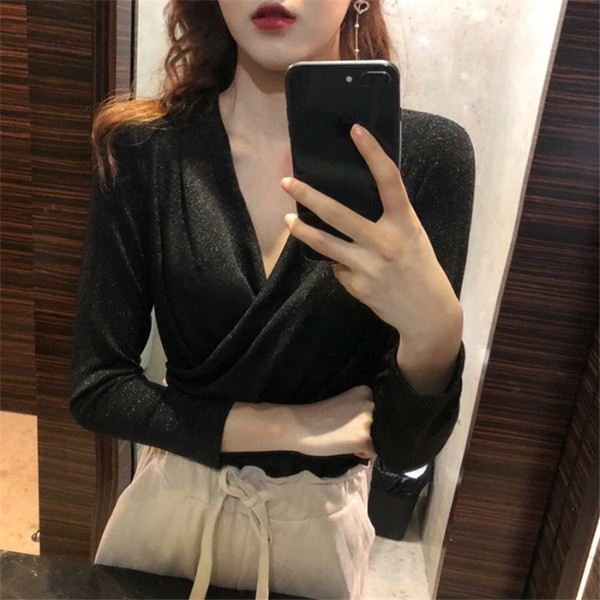 Κομψή γυναικεία μπλούζα με βαθύ λαιμόκοψη σε δύο χρώματα