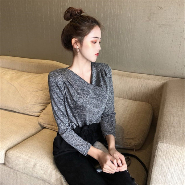 Κομψή γυναικεία μπλούζα με βαθύ λαιμόκοψη σε δύο χρώματα