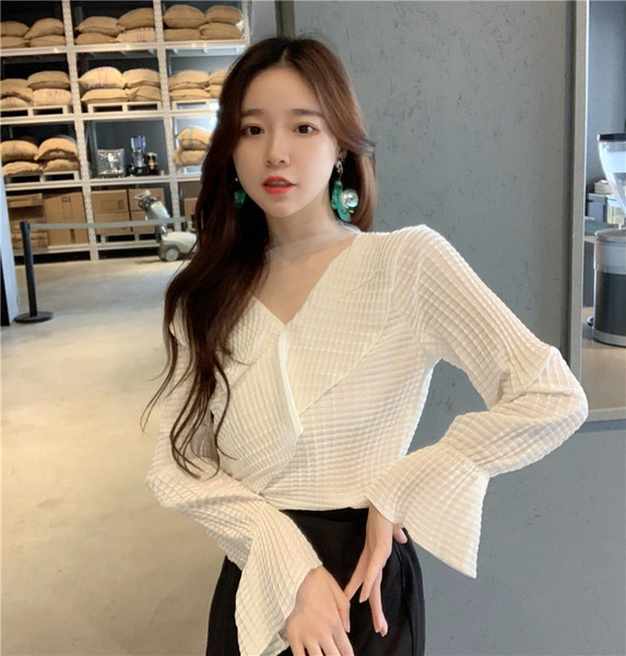 Γυναικεία κομψή μπλούζα σε μαύρο και άσπρο χρώμα