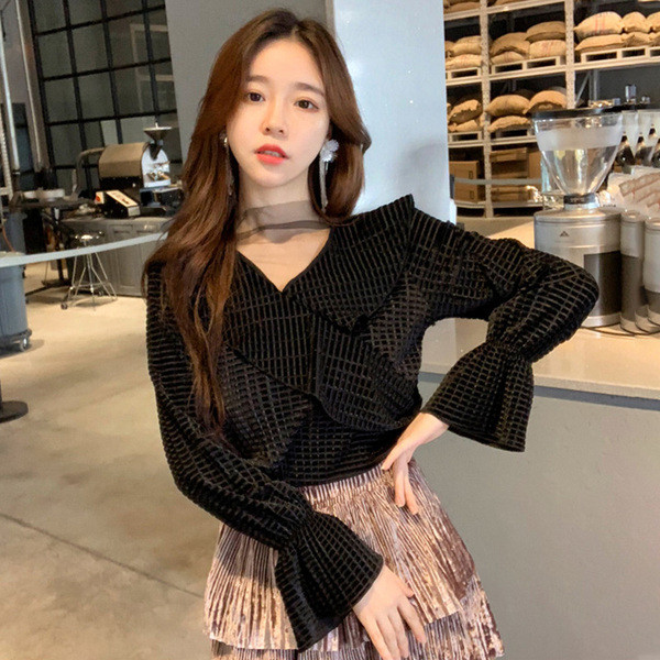 Γυναικεία κομψή μπλούζα σε μαύρο και άσπρο χρώμα