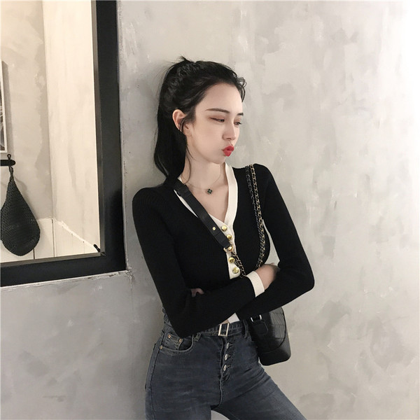 Γυναικεία μπλούζα καθημερινή με κουμπιά σε μαύρο και άσπρο χρώμα