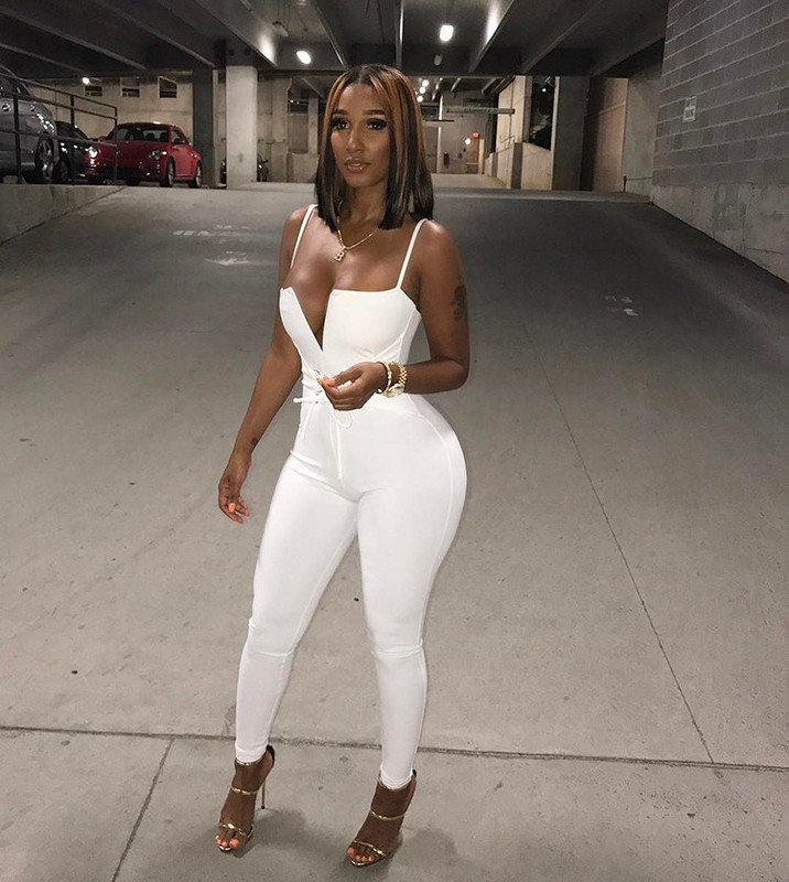 ÚJ Stílusos női overall mély V-nyakkal, fehér színben