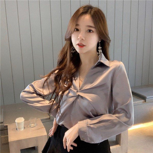 Elegáns női blúz ezüst színben