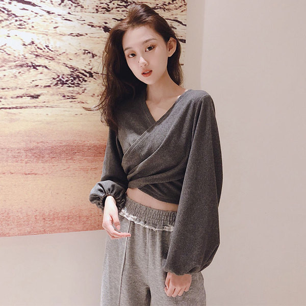 Γυναικεία κοντή μπλούζα με φαρδιά μανίκια