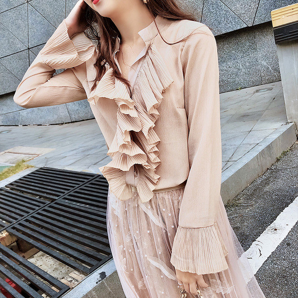 Alkalmi női ing krém és fekete színben V-nyakkal