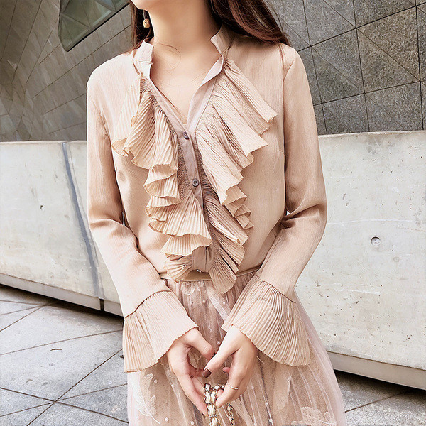 Alkalmi női ing krém és fekete színben V-nyakkal