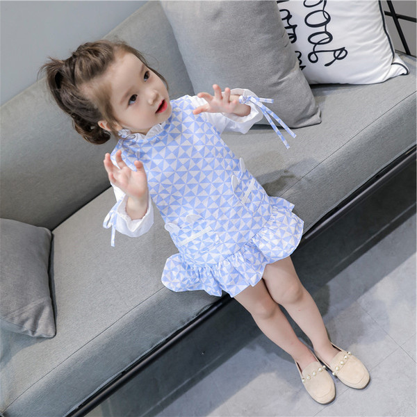 Rochie moderna pentru copii decupata model cu maneci lungi si buzunare