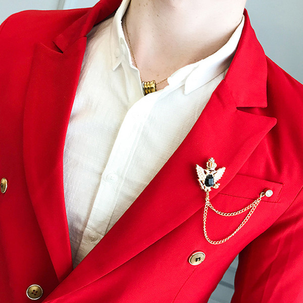 Елегантен мъжки костюм в няколко цвята включващ сако с двойно закопчаване и панталон