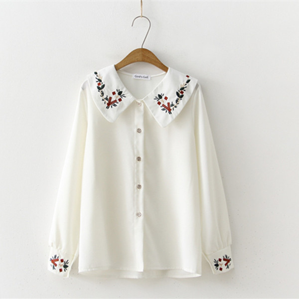 A modern női ing fehér és fekete színű, hímzéssel