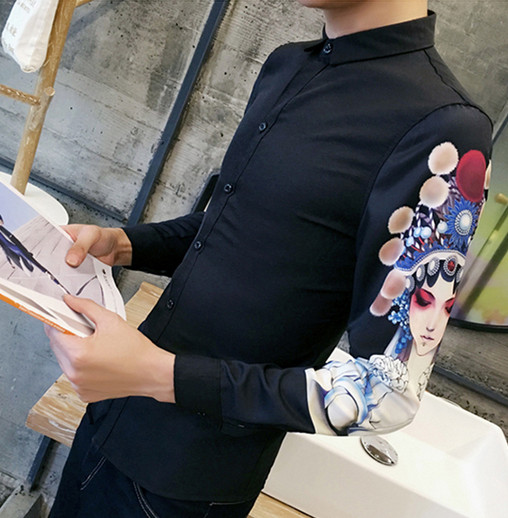 Férfi ing, az ujjakon színes applikációval, fehér és fekete színben