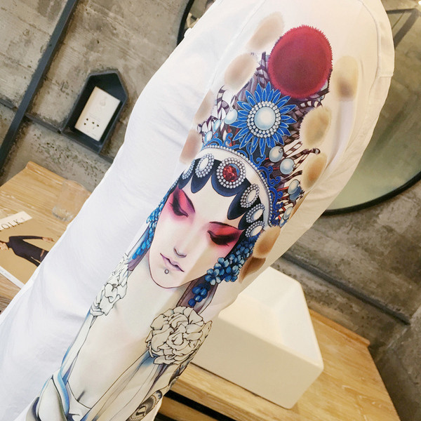 Férfi ing, az ujjakon színes applikációval, fehér és fekete színben