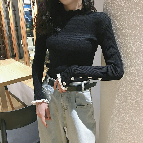 Μοντέρνα γυναικεία μπλούζα με διακοσμητικά κουμπιά σε δύο χρώματα