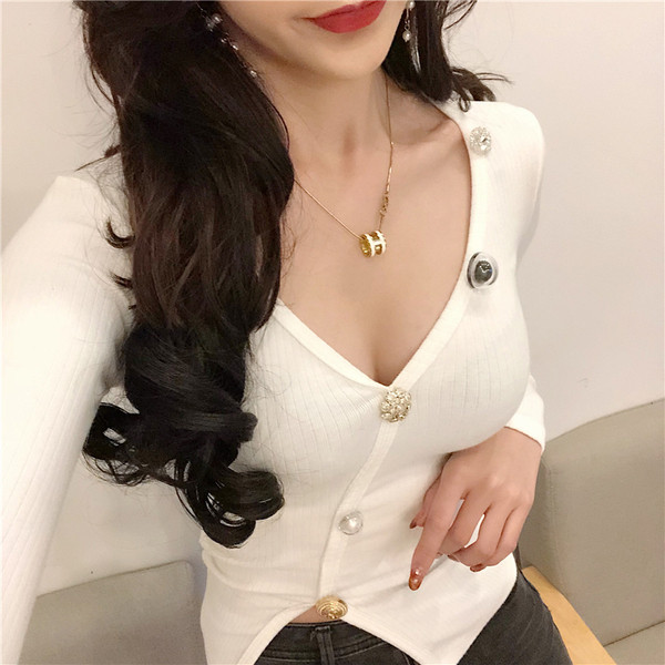 Alkalmi női blúz három színben, elöl hasítékkal