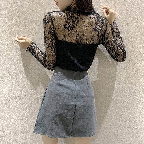 Modern női ing fekete-fehér színben, csipkével és V-nyakkal