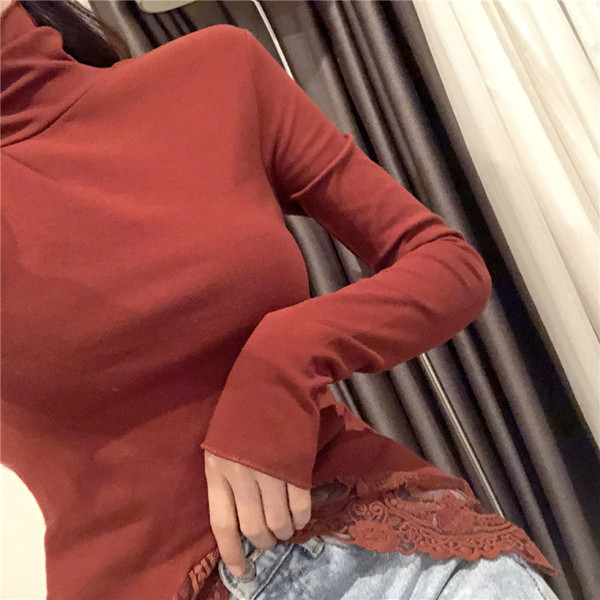 Γυναικεία καθημερινή μπλούζα  με δαντέλα 