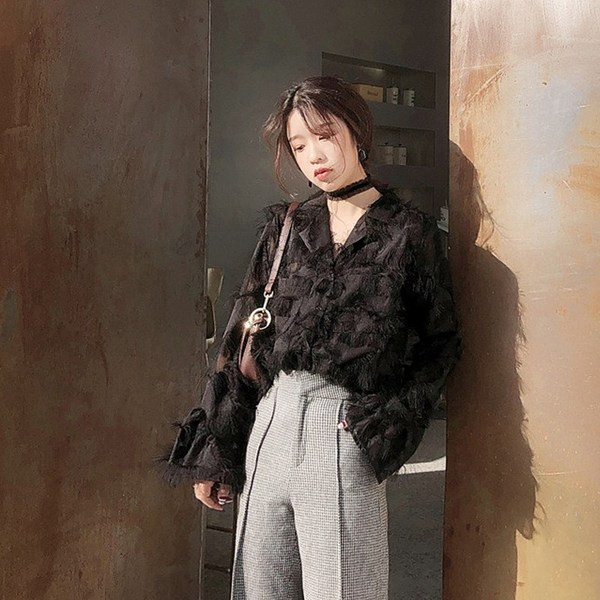 Cămașă modernă de damă în alb, roz și negru