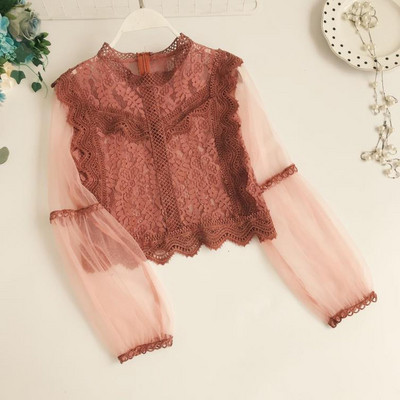 Μοντέρνο γυναικείο πουκάμισο με λαιμόκοψη και δαντέλα σε διάφορα χρώματα