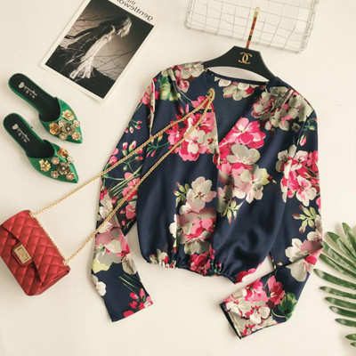 Stílusos női ing három színben virágos motívumokkal és V-nyakkal