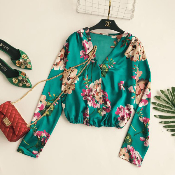 Stílusos női ing három színben virágos motívumokkal és V-nyakkal