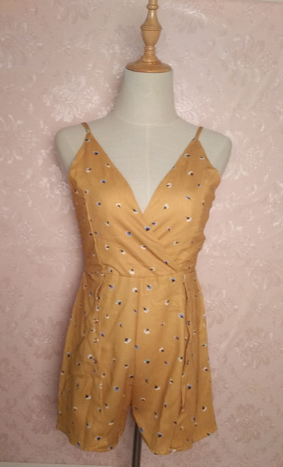 Μοντέρνα γυναικεία ολόσωμη φόρμα με ντεκολτέ σε σχήμα V σε κίτρινο χρώμα