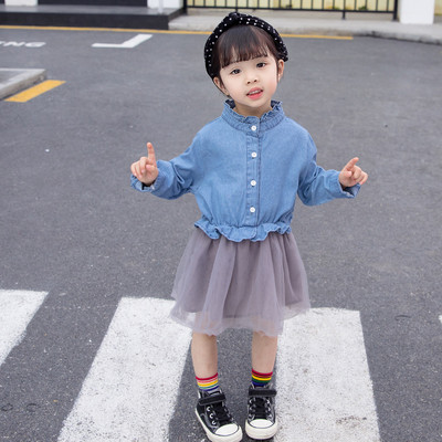 Rochie modernă pentru copii croiată cu tul și mâneci lungi