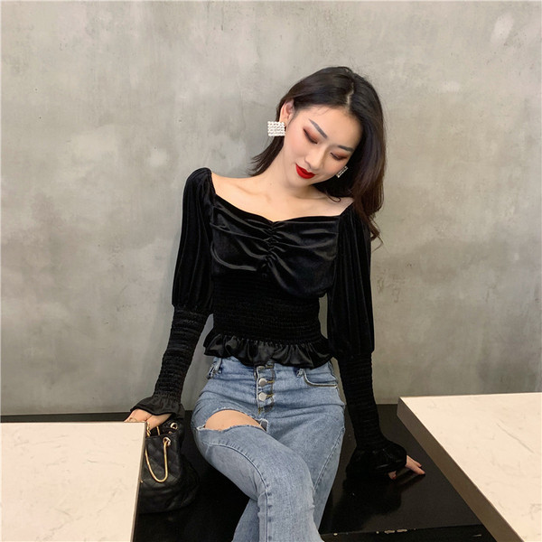 Γυναικεία ελαστική μπλούζα σε μαύρο χρώμα