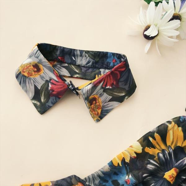 Modern női ing széles ujjakkal, virágos motívumokkal