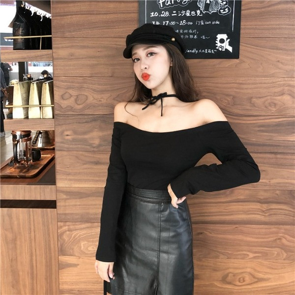 Lezser női blúz leejtett ujjakkal, összefonódó nyakkendőkkel