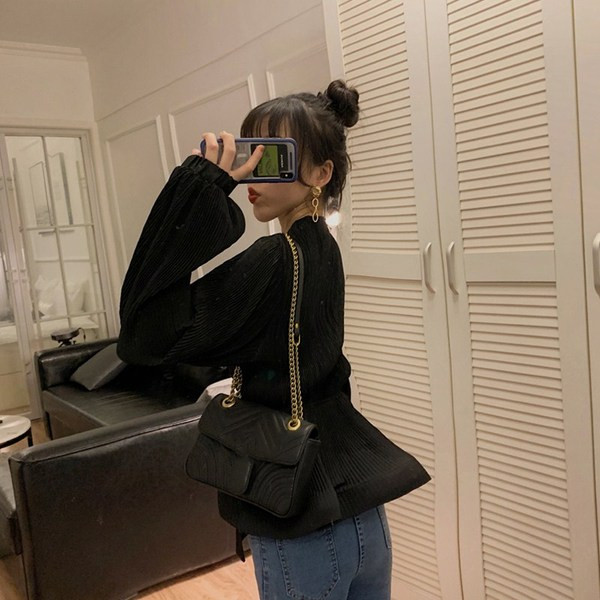 Modern női ing mély V-nyakkal, három színben