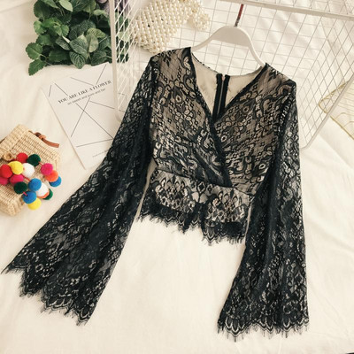 Modern női blúz V-nyakkal és Lotus ujjal