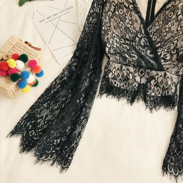 Modern női blúz V-nyakkal és Lotus ujjal