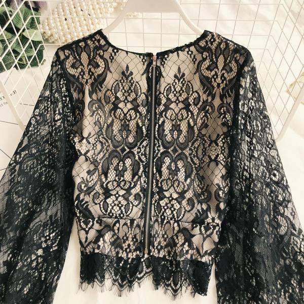 Modern női blúz V-nyakkal és Lotus ujjal