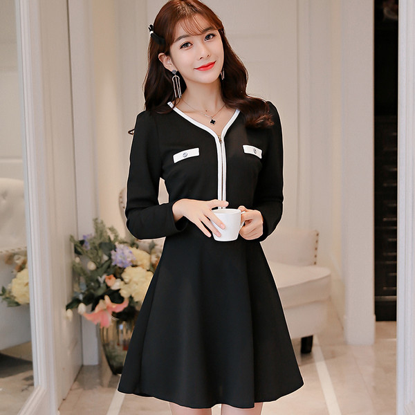 Stílusos női ruha szabású modell hosszú ujjú fekete színben