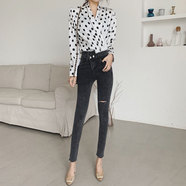 Stílusos női farmer magas derékkal, oldalsó rögzítéssel