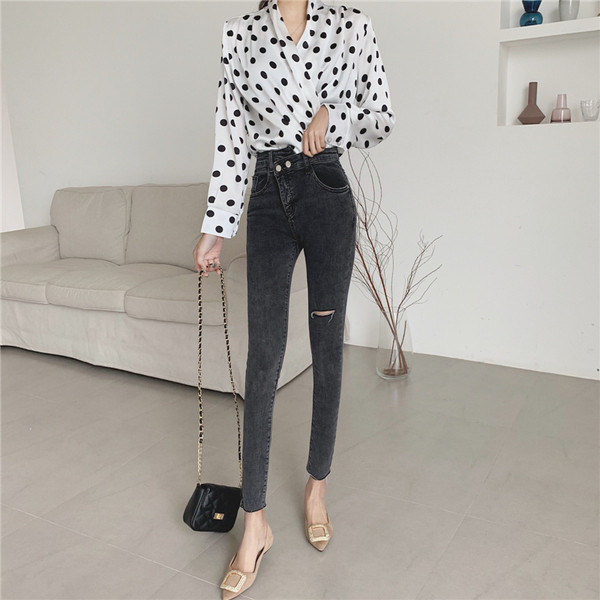 Stílusos női farmer magas derékkal, oldalsó rögzítéssel