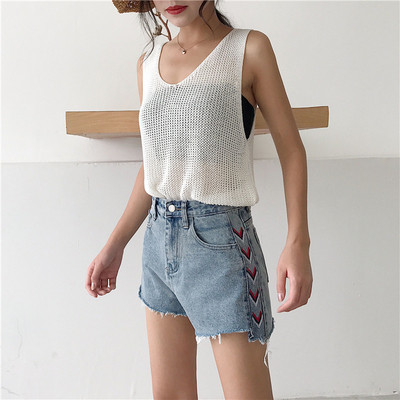 Alkalmi női rövidnadrág magas derékkal és hímzéssel