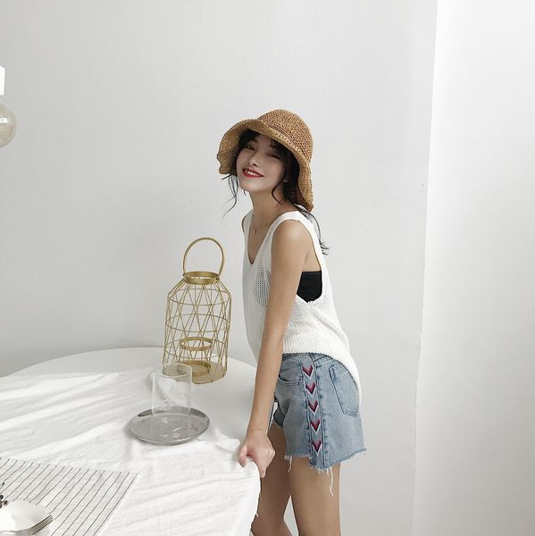 Alkalmi női rövidnadrág magas derékkal és hímzéssel