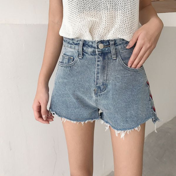 Alkalmi női rövidnadrág magas derékkal és hímzéssel