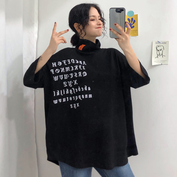 Alkalmi női blúz pólógallérral és rövid ujjú széles modellel