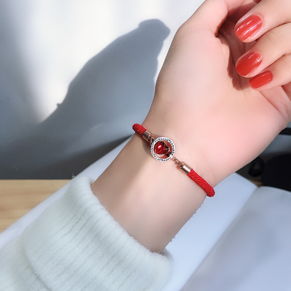Γυναικείο βραχιόλι σε κόκκινο χρώμα και κόκκινη πέτρα