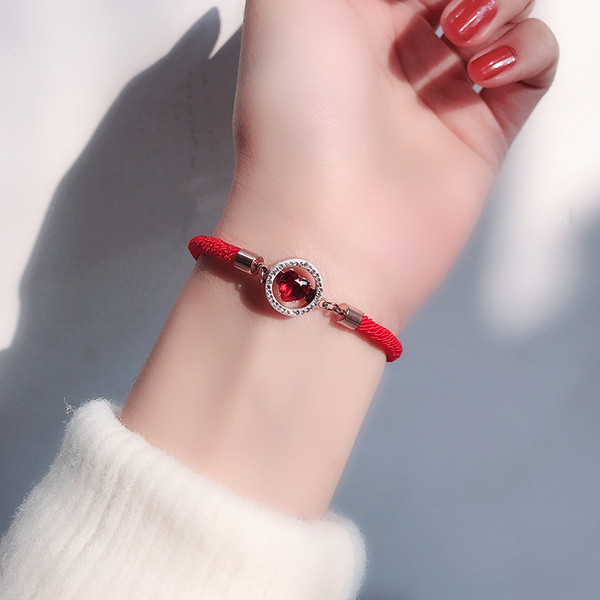 Γυναικείο βραχιόλι σε κόκκινο χρώμα και κόκκινη πέτρα