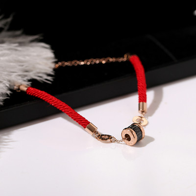 Női karkötő gyöngyökkel