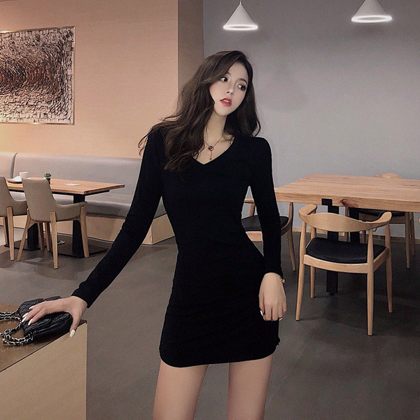 Sima női rövid ruha fekete színben