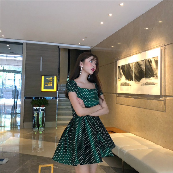 Lezser női pöttyös ruha zöld színben